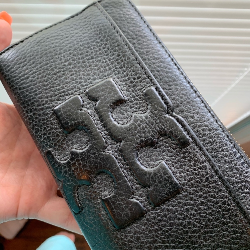 AUTHENTIC Tory Burch Wallet (black)